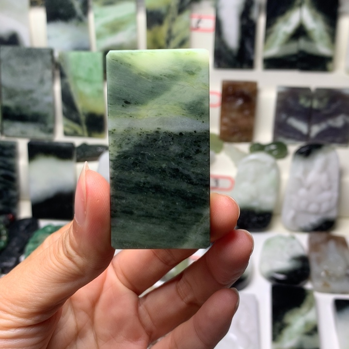 独山玉未镶嵌颈饰