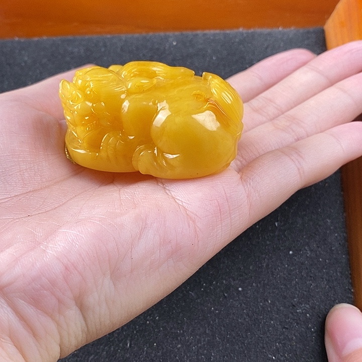 蜜蜡未镶嵌珠宝奇石