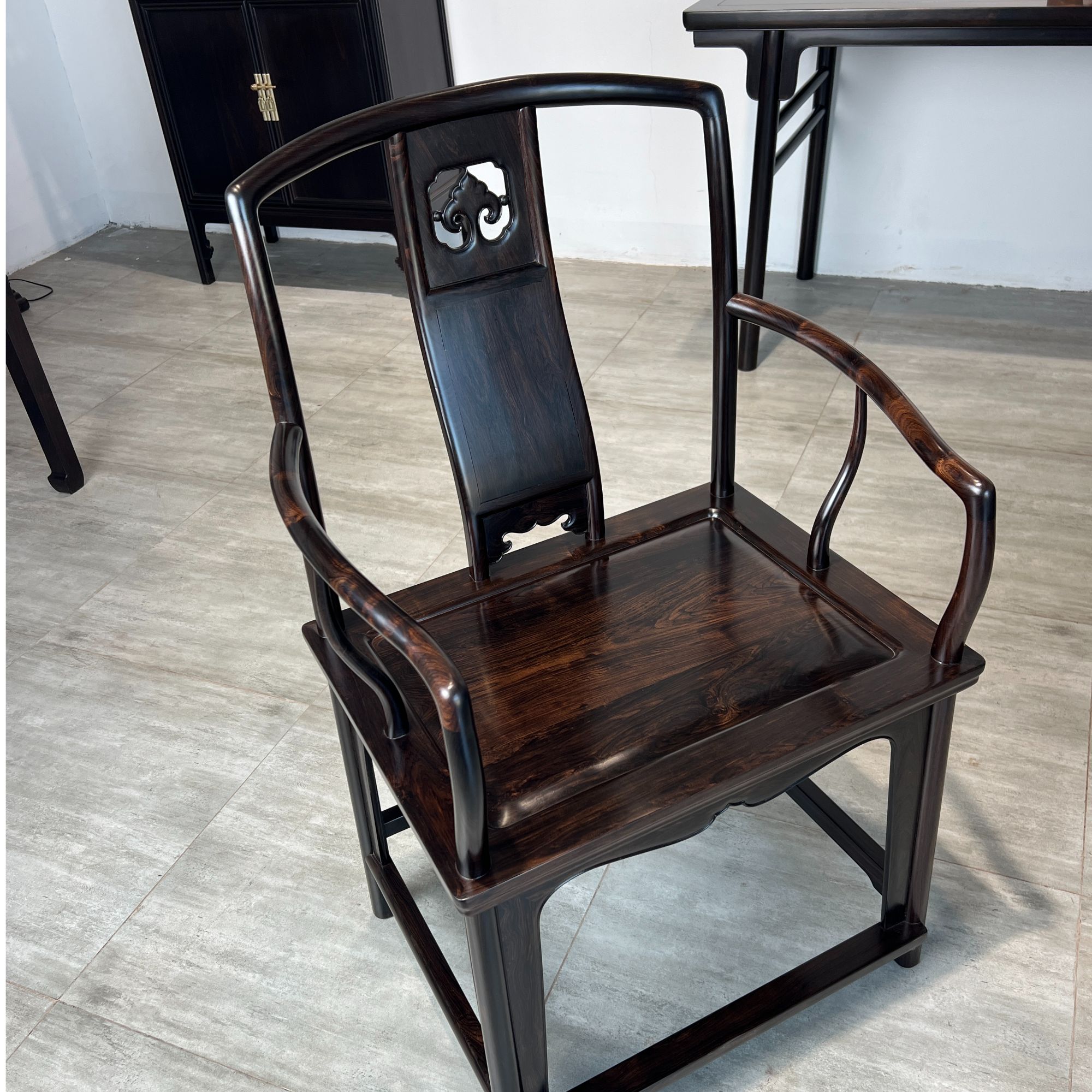 紫光檀东非黑黄檀高扶手男官帽椅