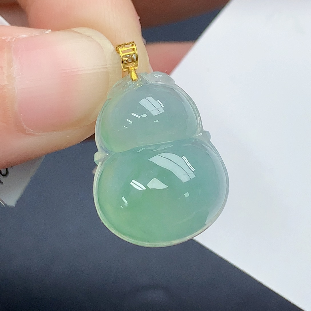 颈饰18K金镶嵌翡翠