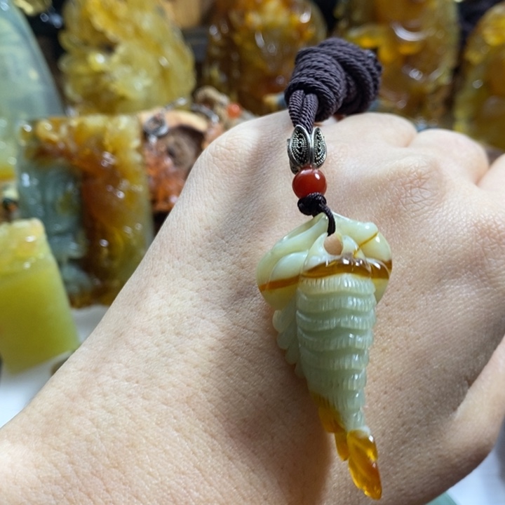 蛇纹石玉颈饰未镶嵌