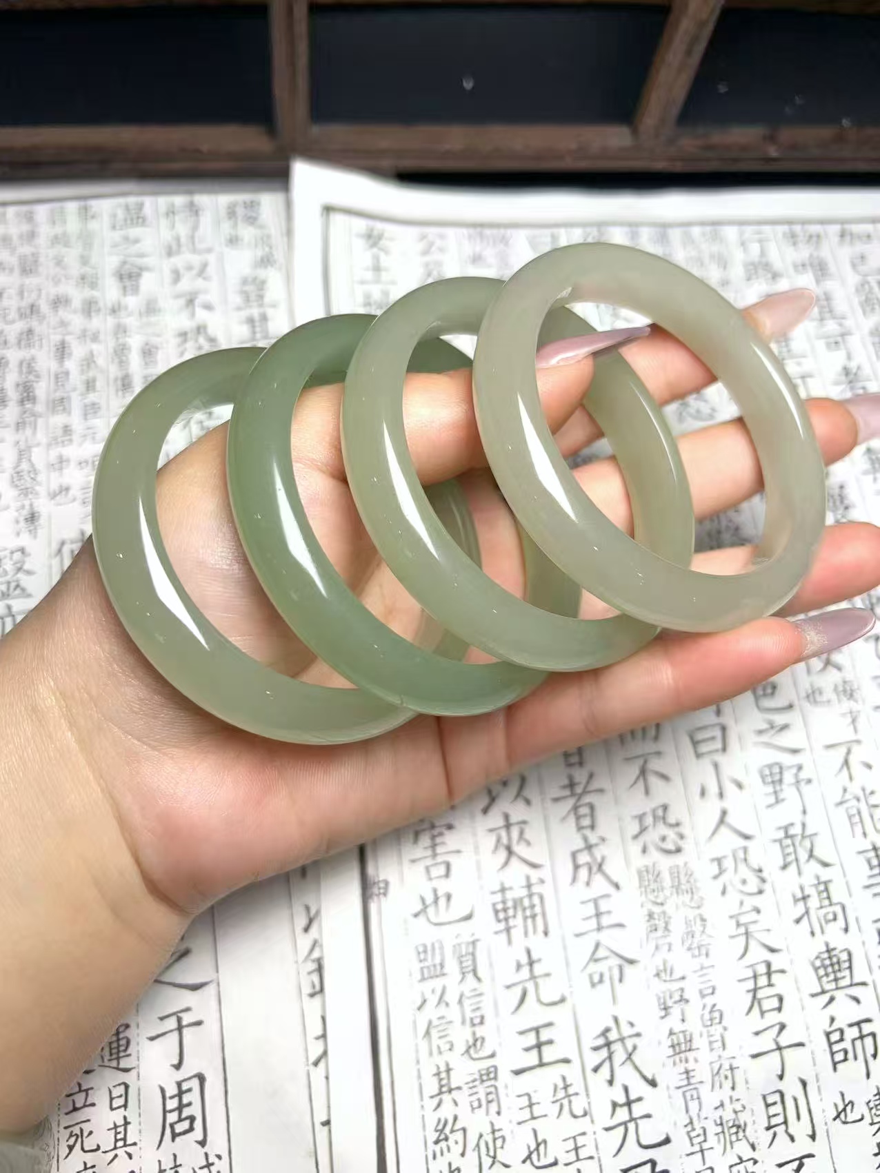 001浅色《正宽》东陵手镯（有石纹水线色根色点，拍一发一多样性发货）