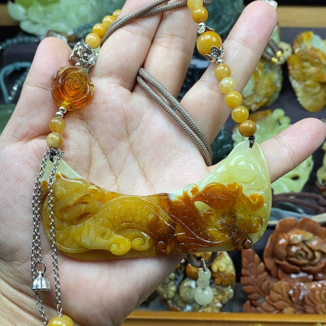 蛇纹石玉未镶嵌颈饰