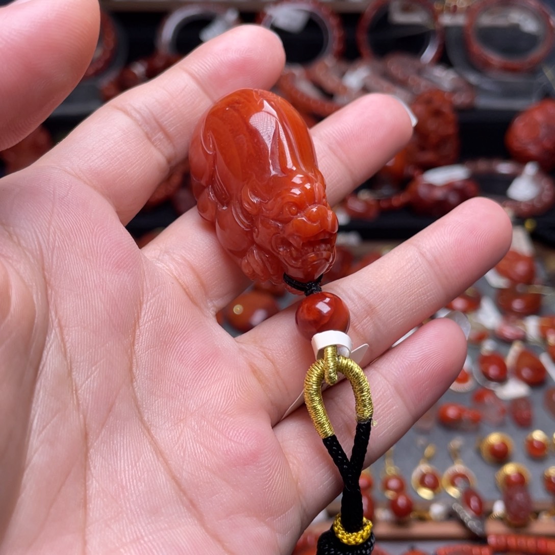 南红玛瑙未镶嵌腰缠万贯貔貅