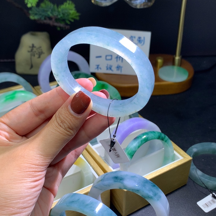 定制翡翠未镶嵌翡翠手镯