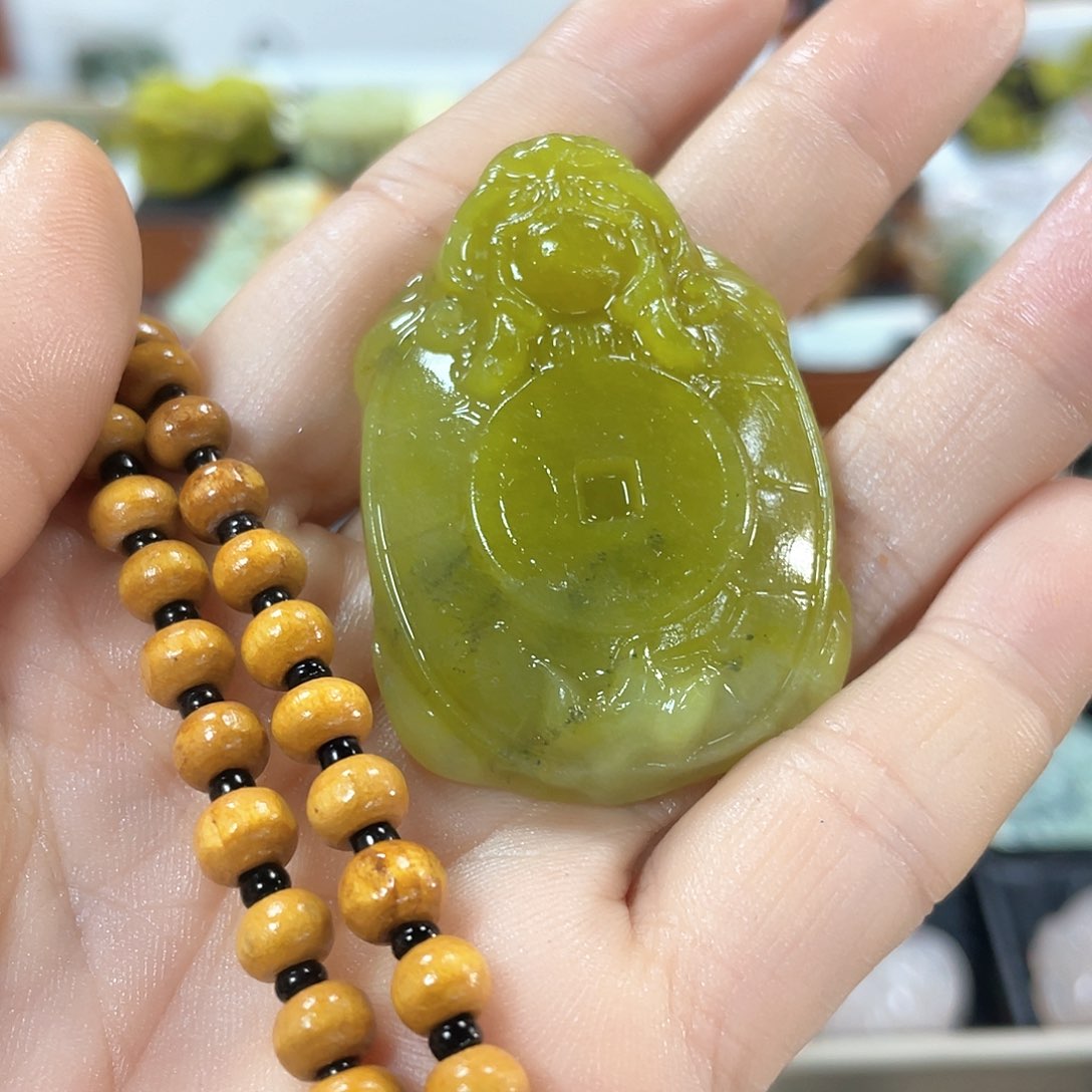 蛇纹石玉颈饰未镶嵌