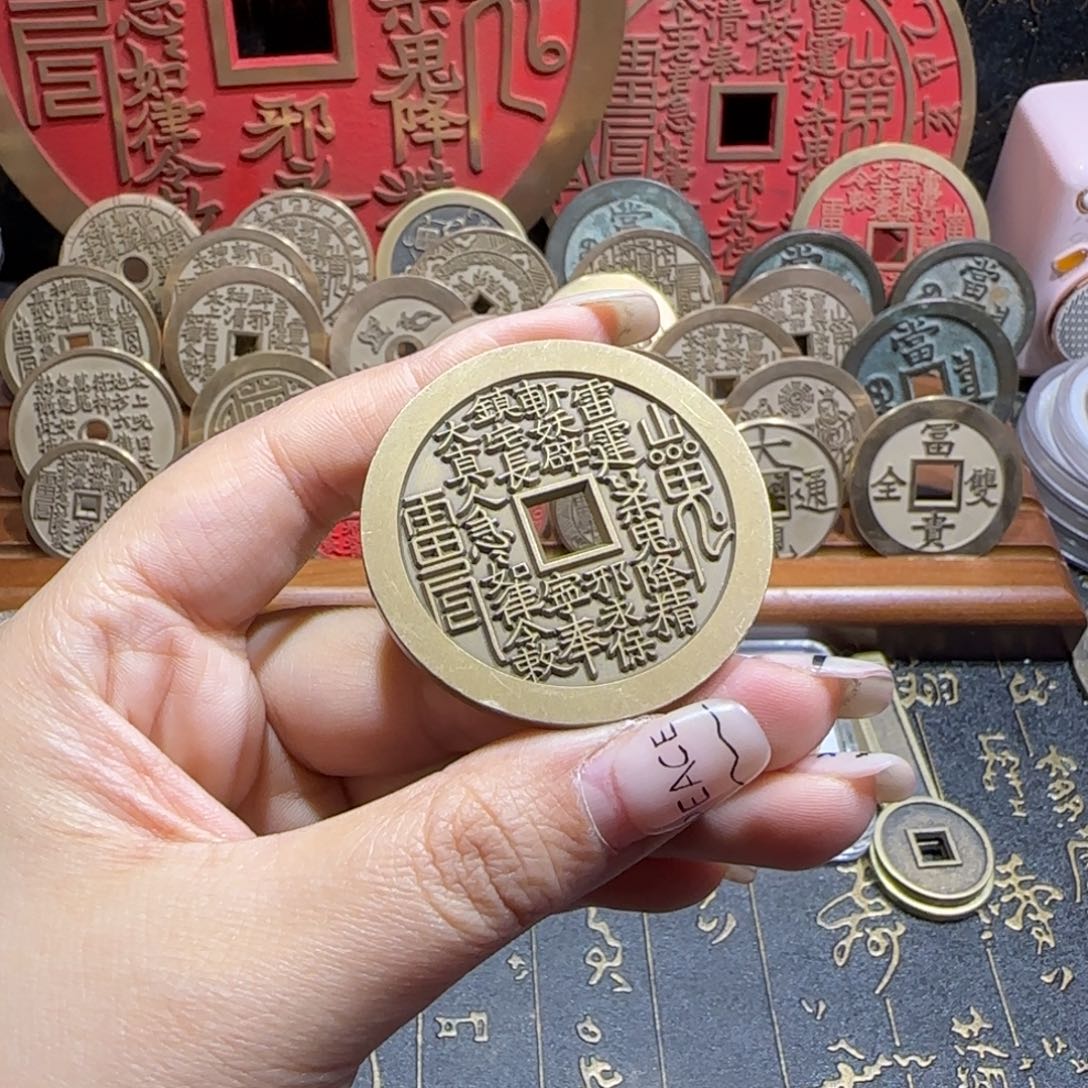 下***人铜现代仿制工艺品