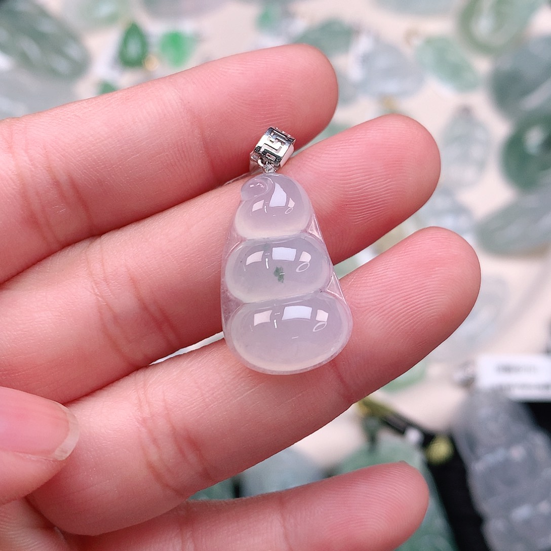 翡翠18K金镶嵌颈饰冰胶飘绿豆子24-14-6