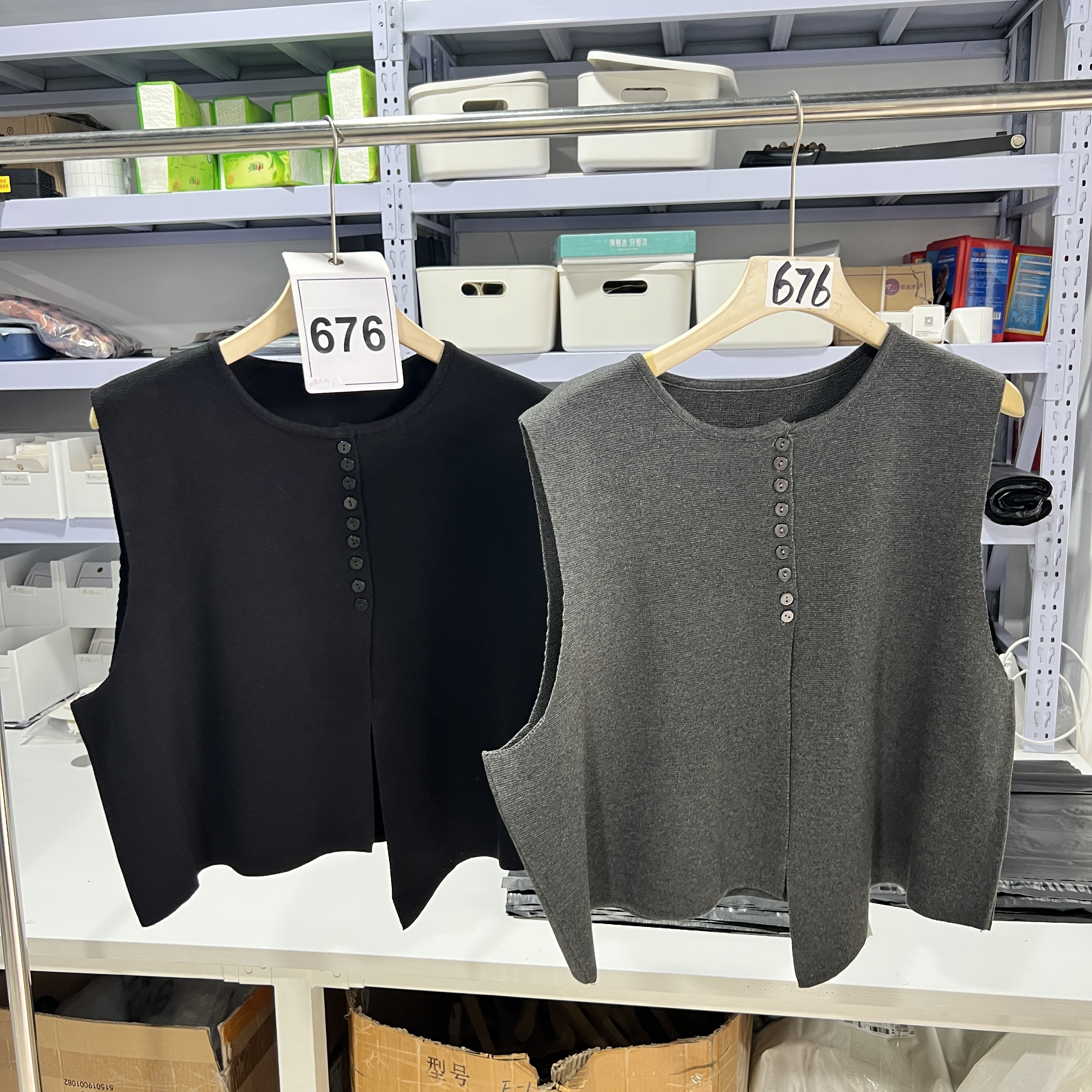 676- 多筘设计感针织马甲