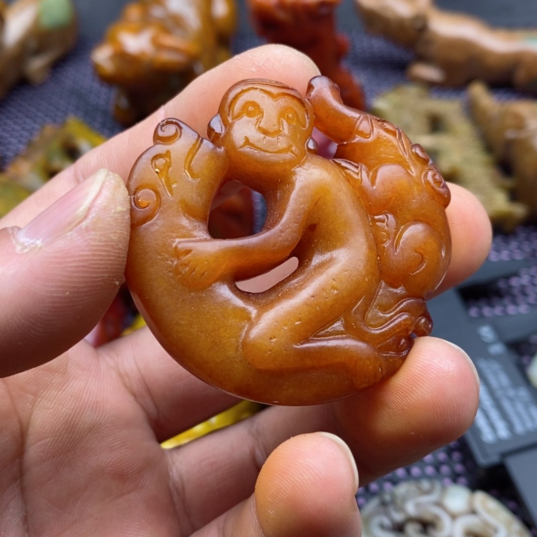 蛇纹石玉颈饰未镶嵌