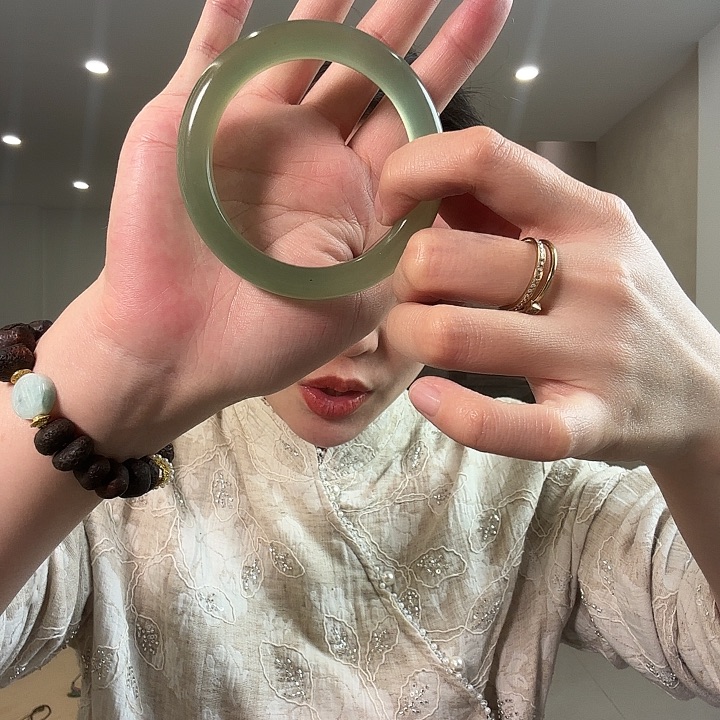 a****蛇纹石玉未镶嵌颈饰