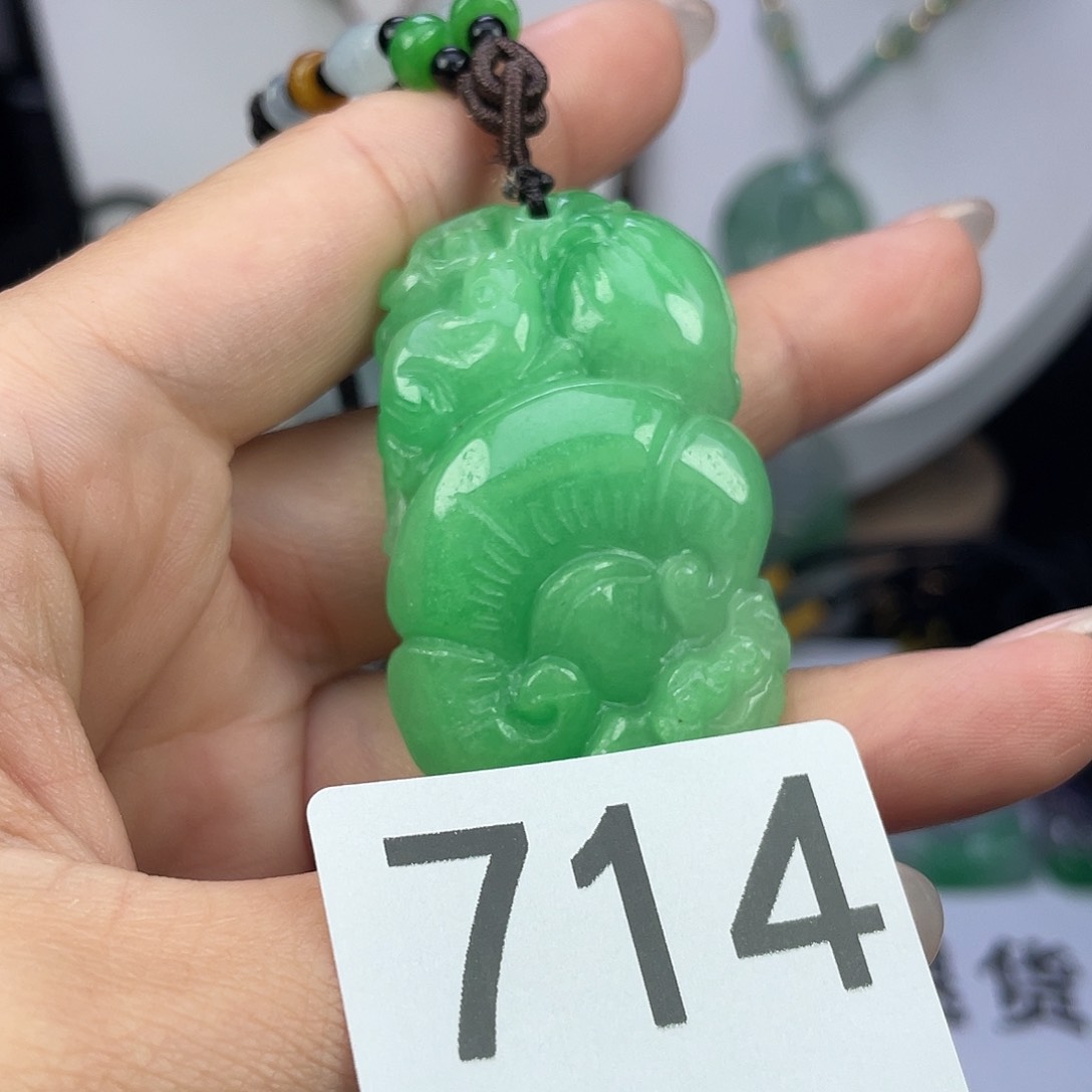 翡翠未镶嵌吊坠(赠链)