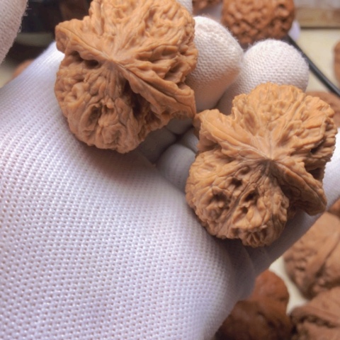 【闪购商品】桃核吊坠华北将军狮子头