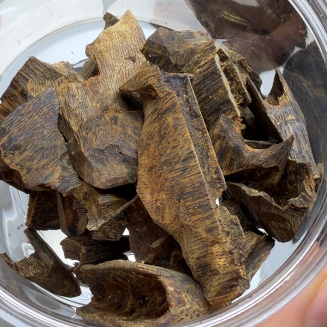 *****沉香碎屑沉香漏油王50克