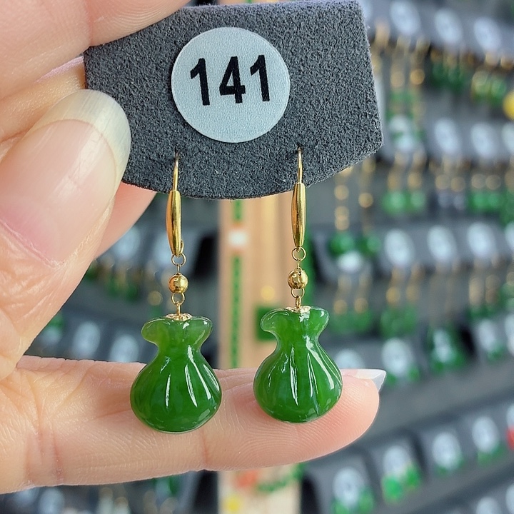 和田玉18K金镶嵌耳饰