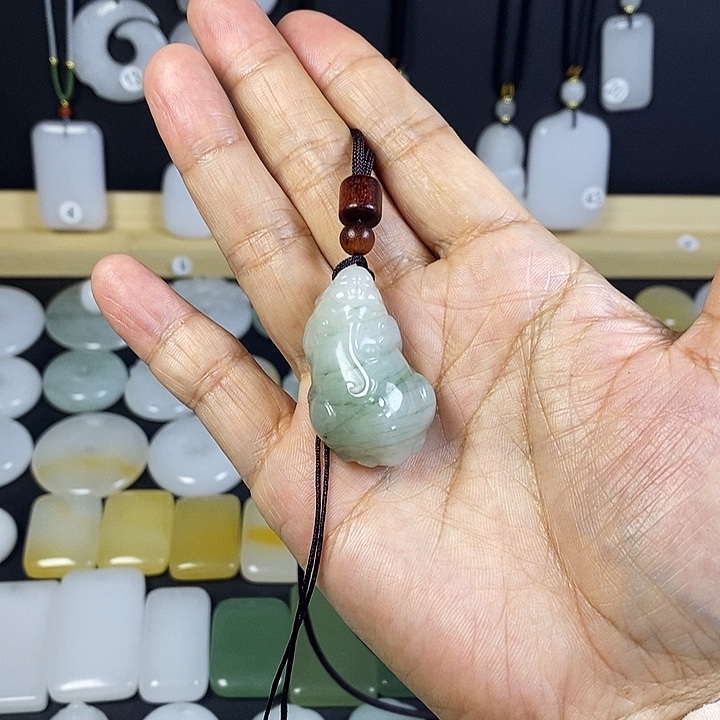 S****东陵石未镶嵌颈饰