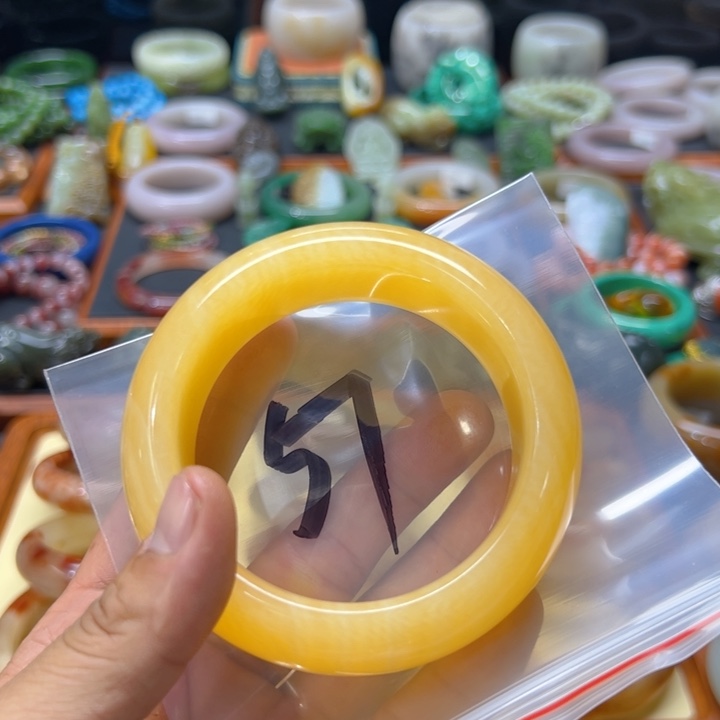 石英质玉手镯未镶嵌五***洒57