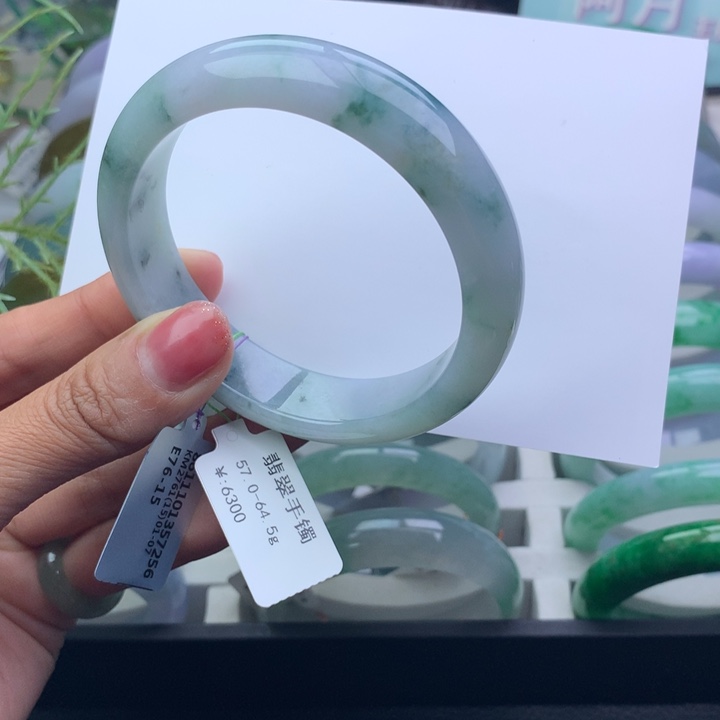 翡翠手镯未镶嵌天然翡翠手镯