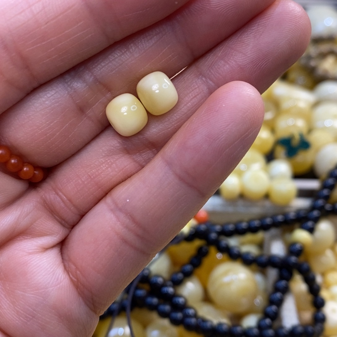 K***o琥珀未镶嵌裸石蜜蜡配珠