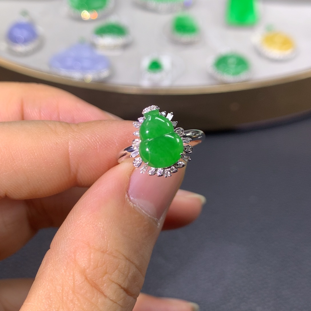 翡翠戒指18K金镶嵌翡翠