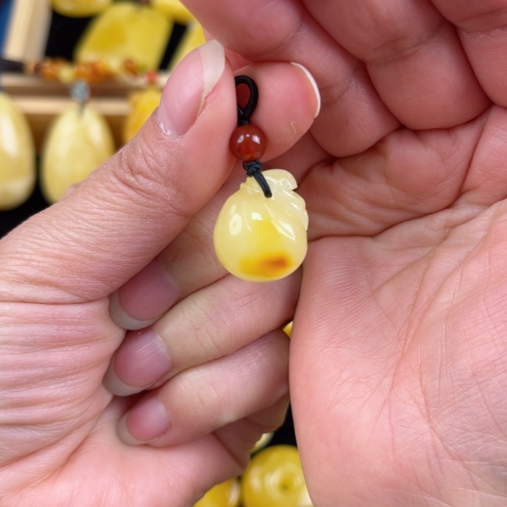 琥珀裸石未镶嵌琥珀