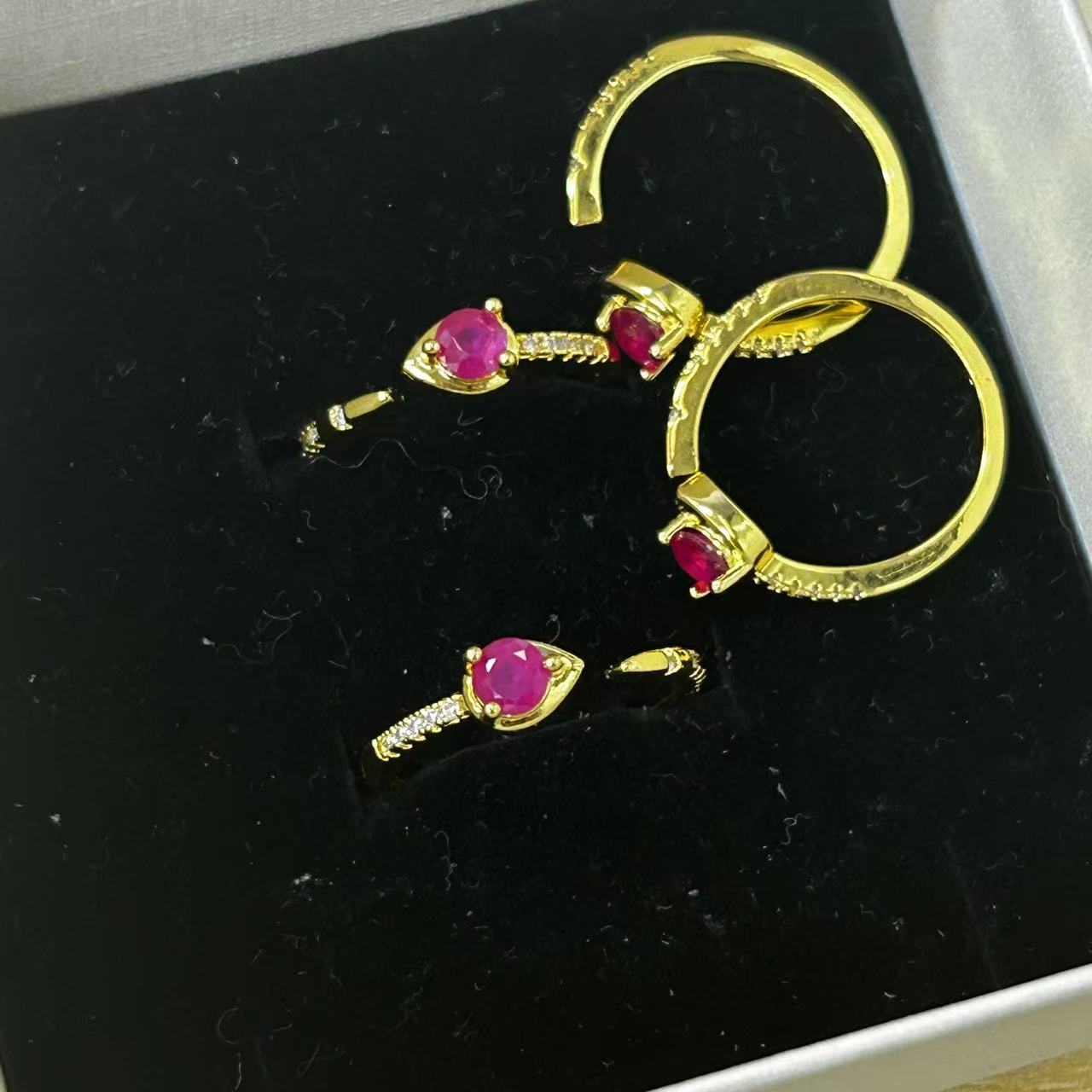 红宝石蛇形戒*（多样性发一件）