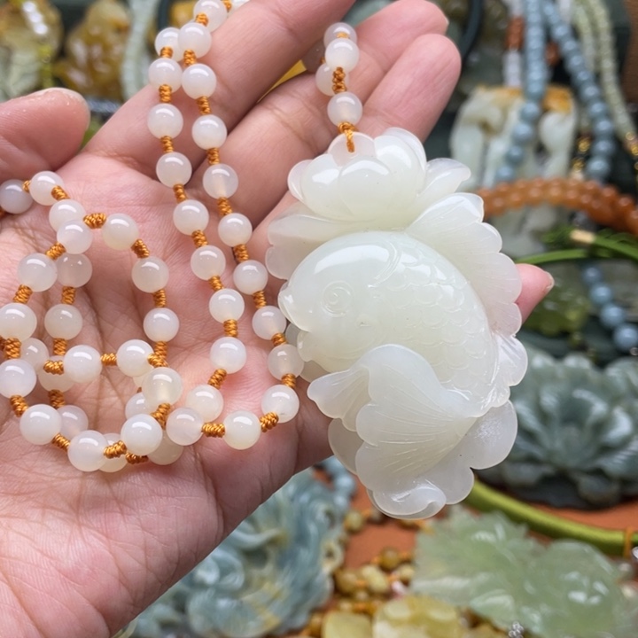 蛇纹石玉吊坠合金