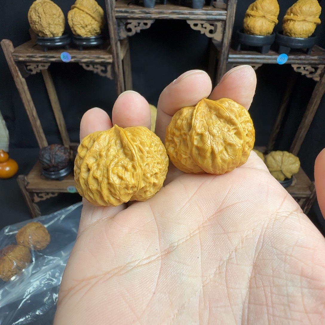 文玩核桃把件13号三棱佛肚37尺