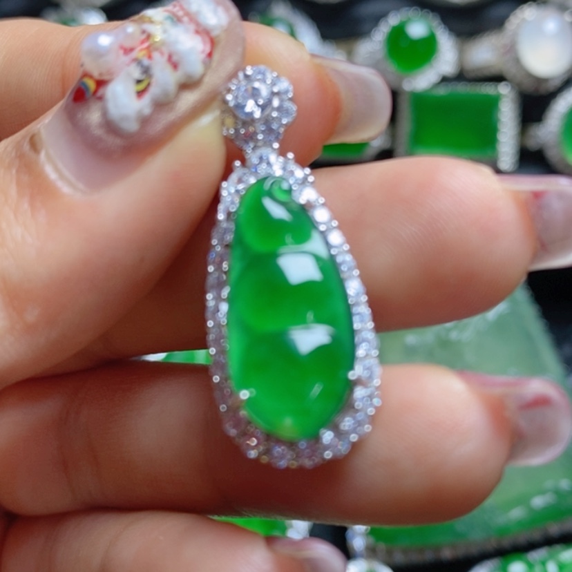 【闪购商品】翡翠挂件未镶嵌福豆