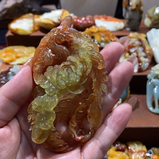 楠***曦蛇纹石玉未镶嵌颈饰
