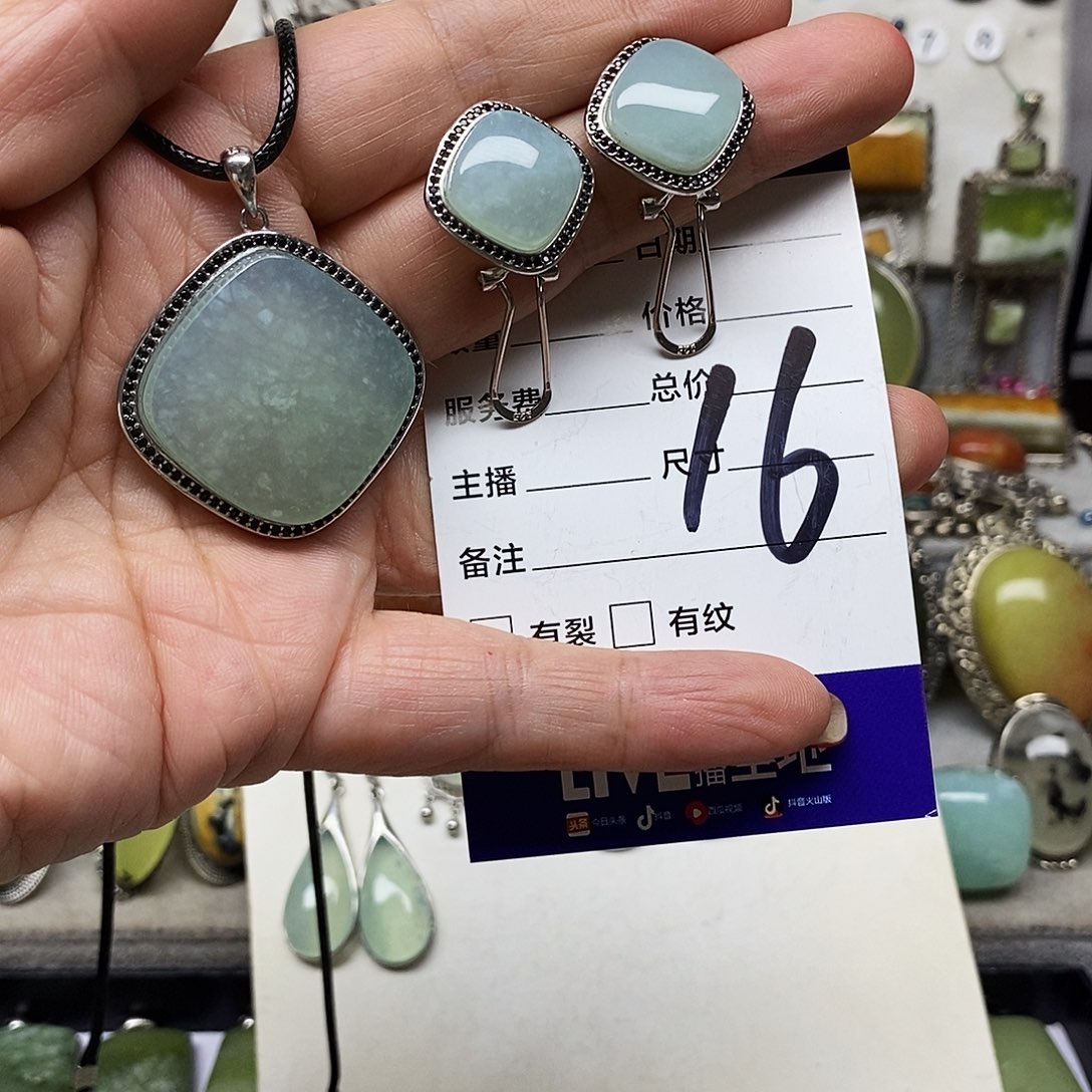 夏***英蛇纹石玉银S925镶嵌吊坠