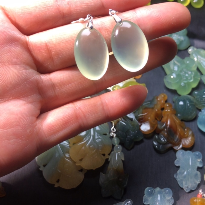 平***王蛇纹石玉未镶嵌耳坠