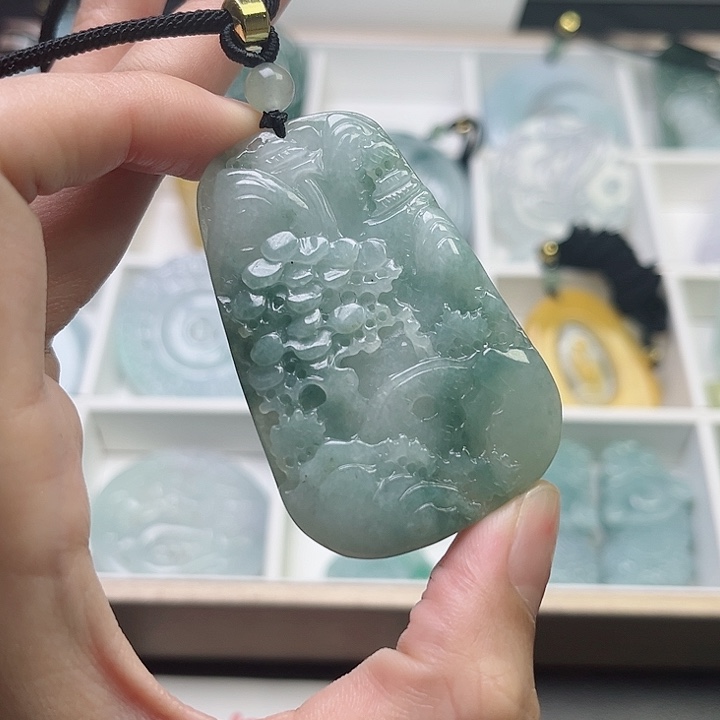 翡翠颈饰未镶嵌翡翠