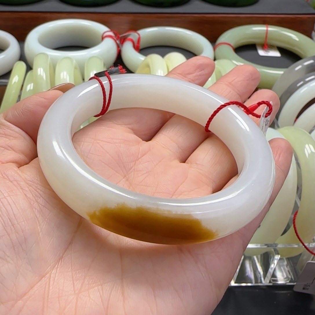 和田玉未镶嵌手镯