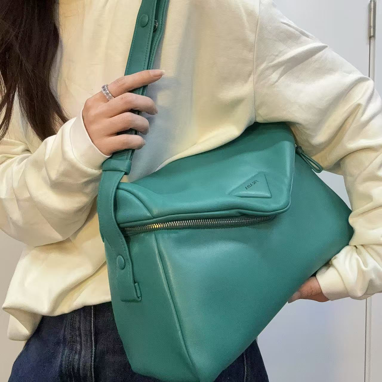 95新 Prada/普拉达 【蕾】 22 0271 蓝绿色腋下包