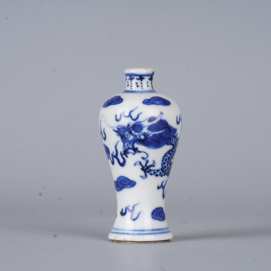 【拍卖】Lot.3929 青花云龙戏珠纹鼻烟壶