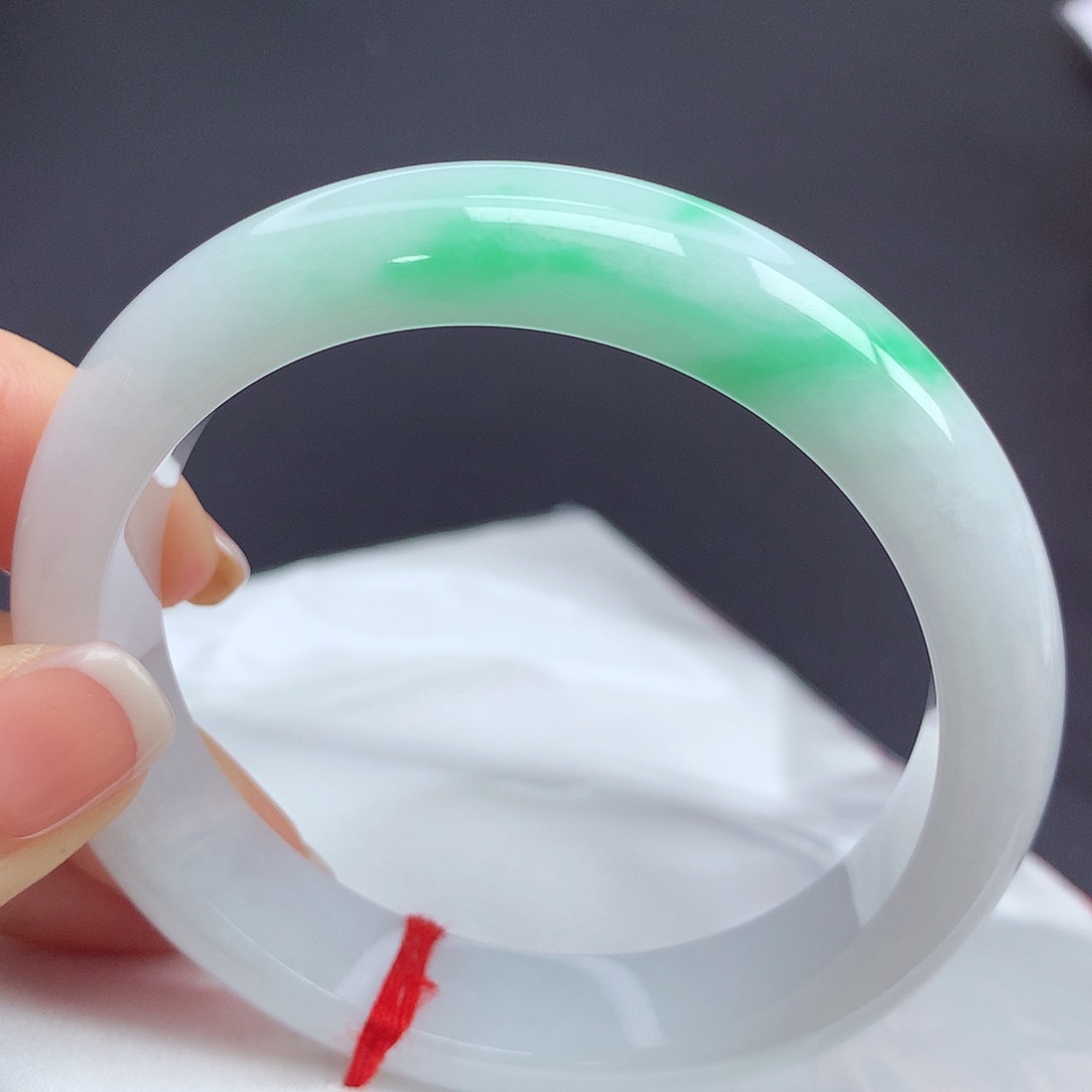 翡翠手镯未镶嵌58圈口