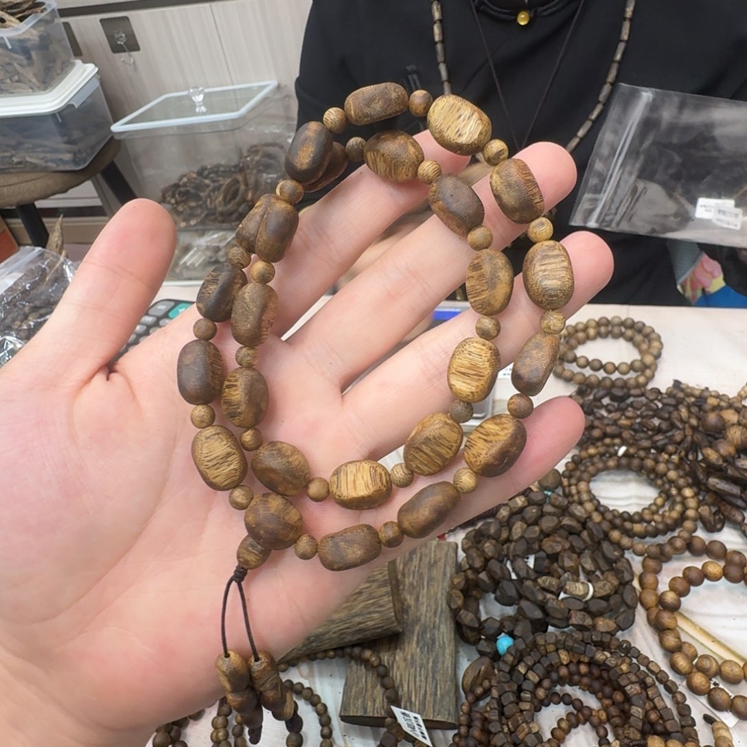 沉香碎屑沉香白棋板头留疤双圈 17 克+多样性发一