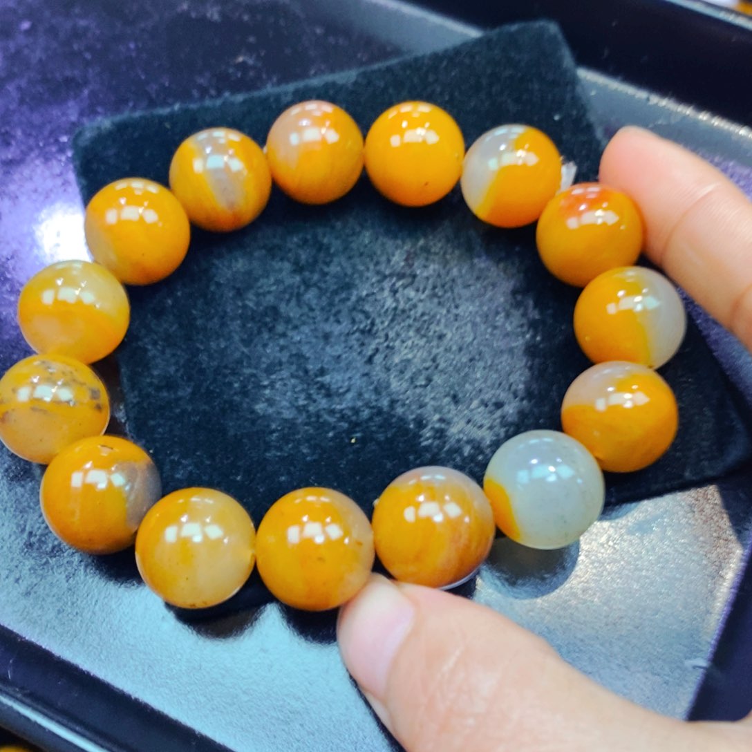 未镶嵌石英质玉（黄龙玉）颈饰