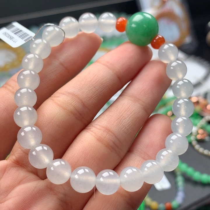 翡翠手镯未镶嵌卡