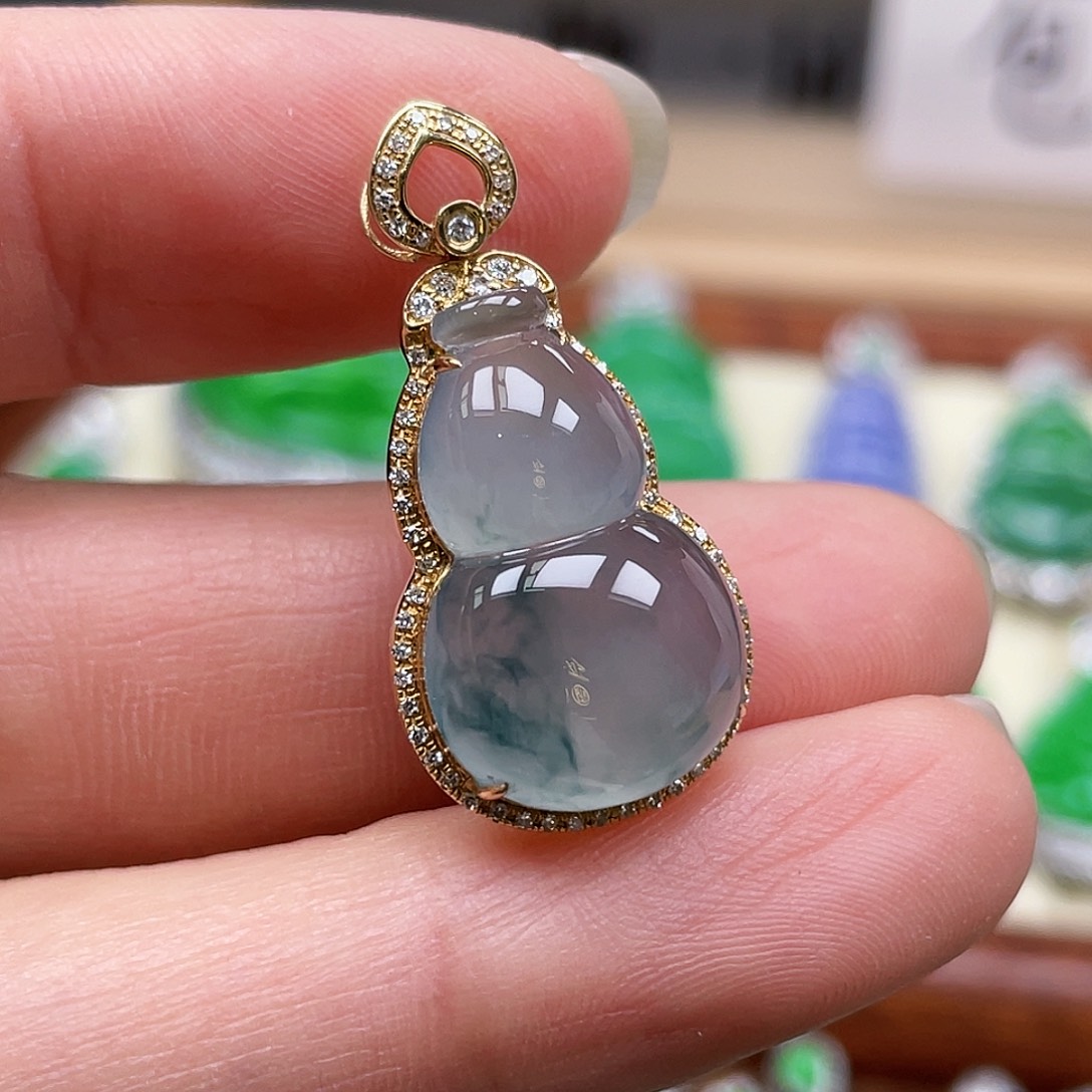 翡翠18K金镶嵌颈饰