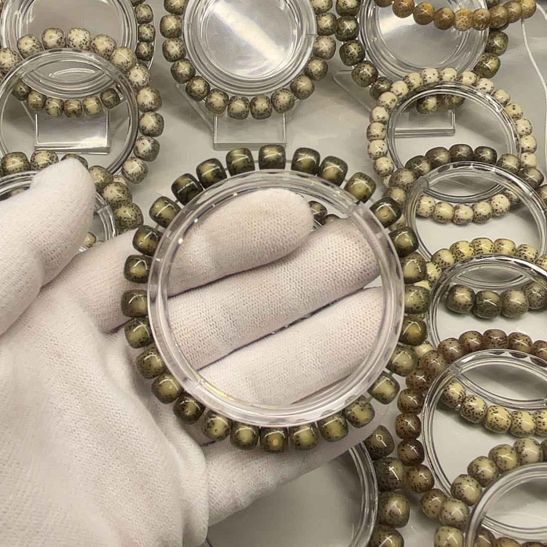 V***v星月菩提吊坠海南星月菩提石玉8×7绿幽灵一线天