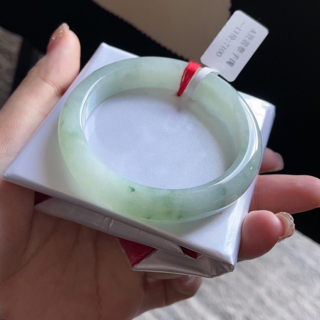 翡翠未镶嵌手镯三天鉴赏