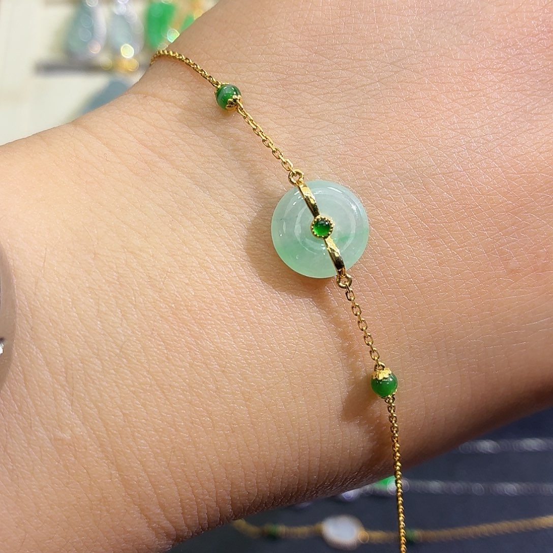 翡翠18K金镶嵌颈饰