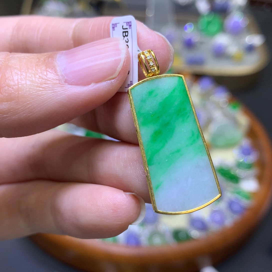 翡翠颈饰18K金镶嵌翡翠吊坠项链