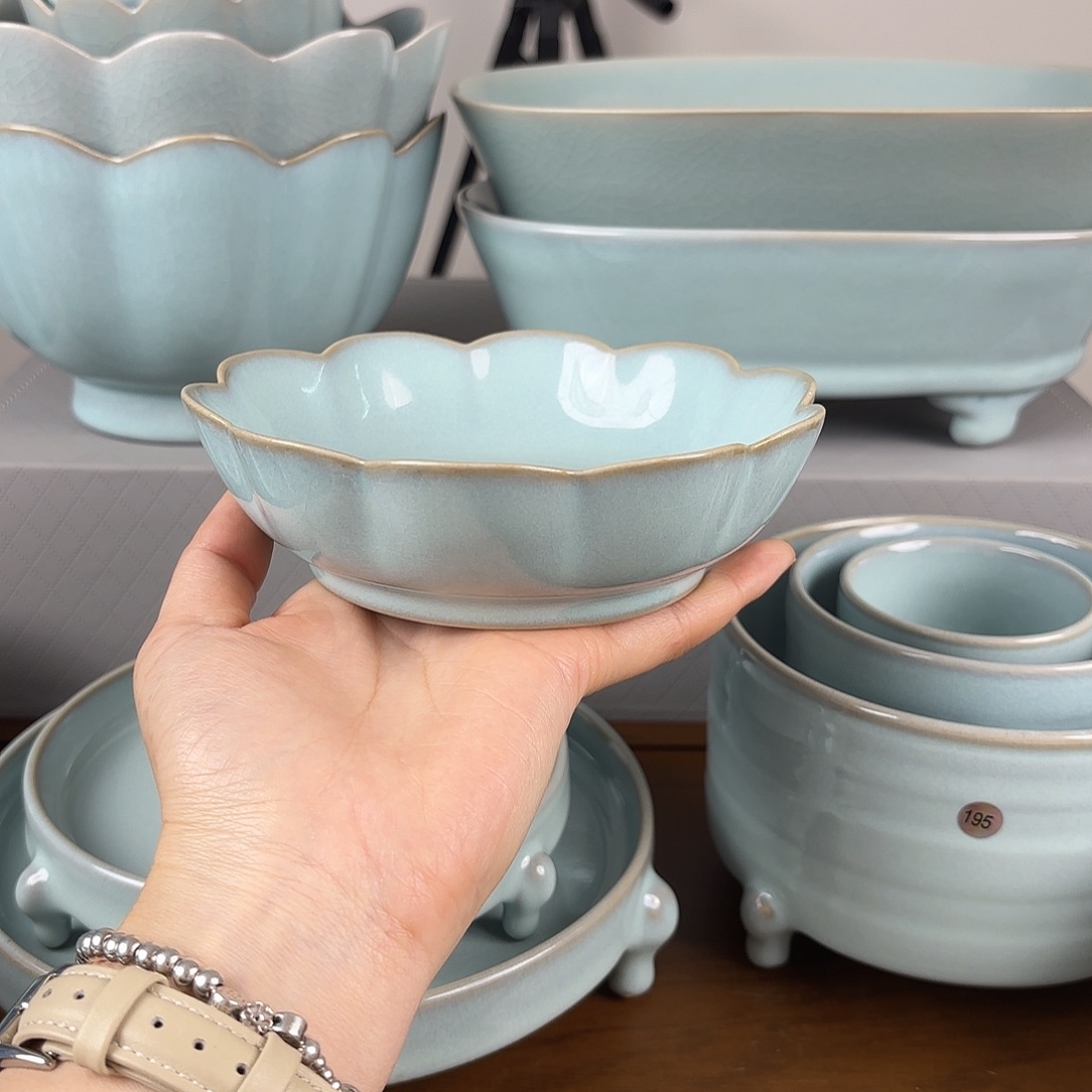 摆件天青釉莲花洗微瑕