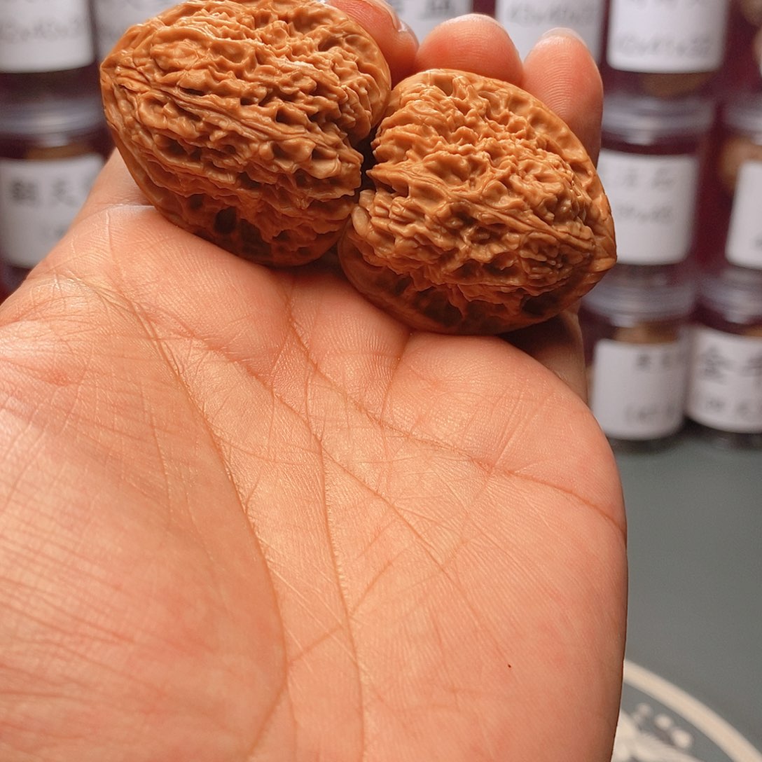 39尺寸三角南江石文玩核桃