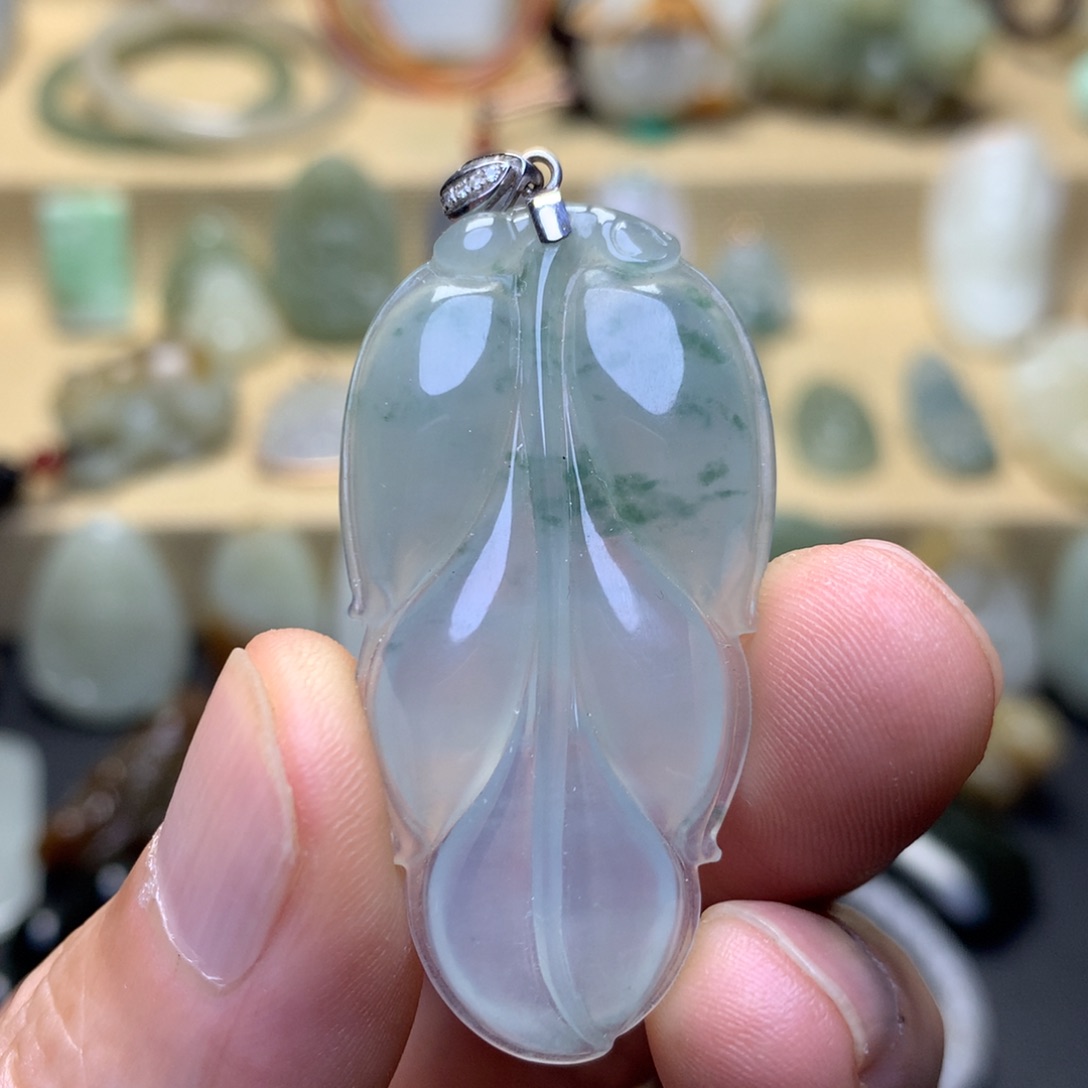 颈饰18K金镶嵌翡翠