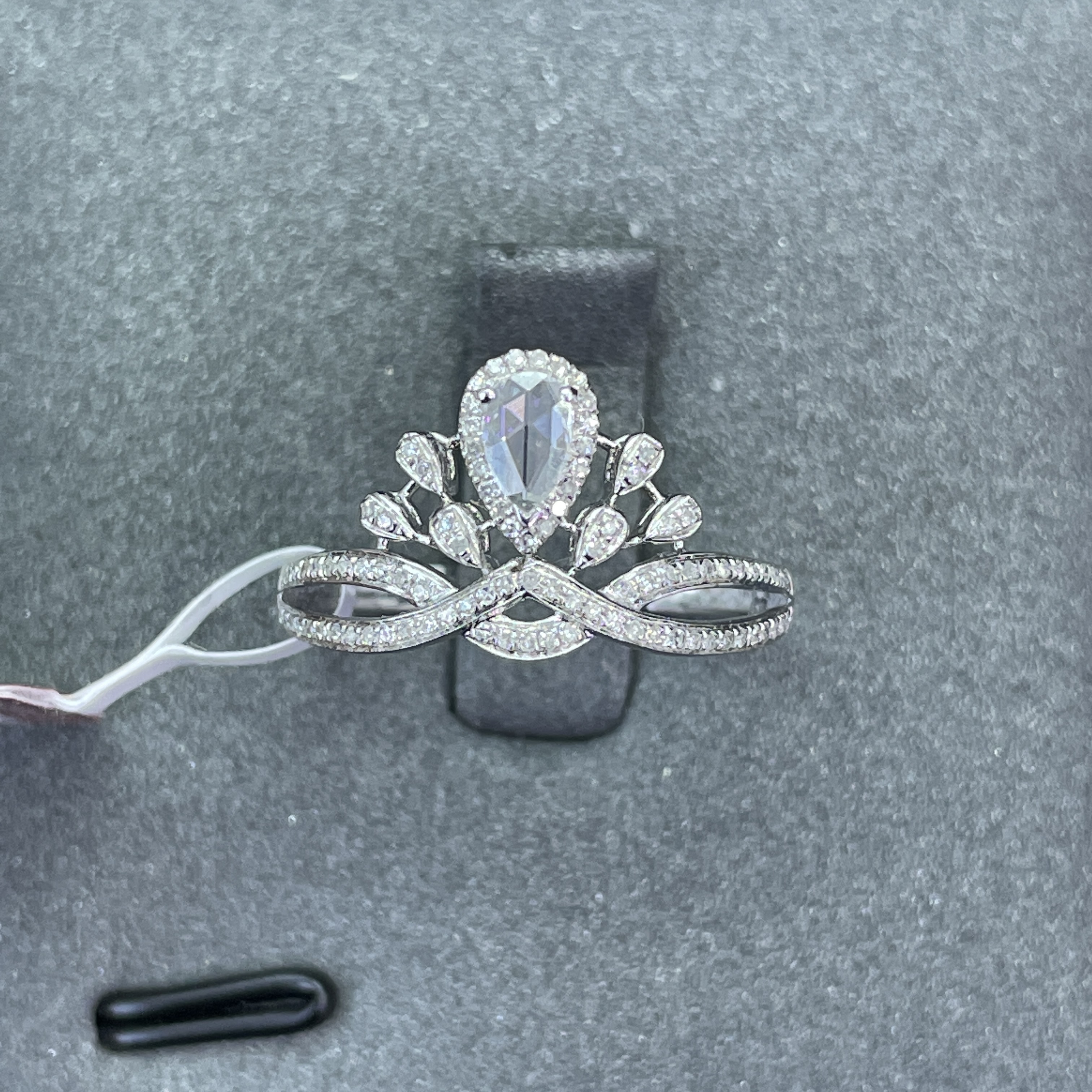 18K金天然钻石戒指