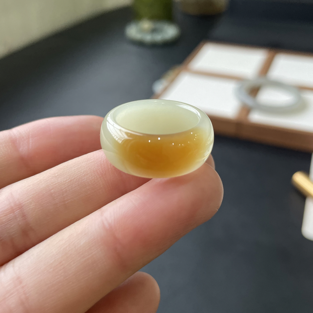 天然新疆和田玉糖白戒指细腻油润卡尺内径17.5 9.4 3.9